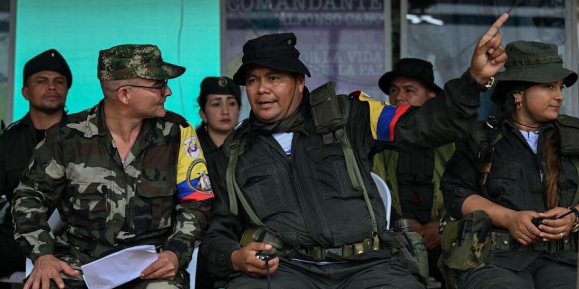 Disidencias de las FARC acusan a Petro de «desatar la guerra» para desestabilizar a Venezuela