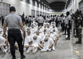 El Salvador niega visita de sus familias a venezolanos detenidos en Cecot