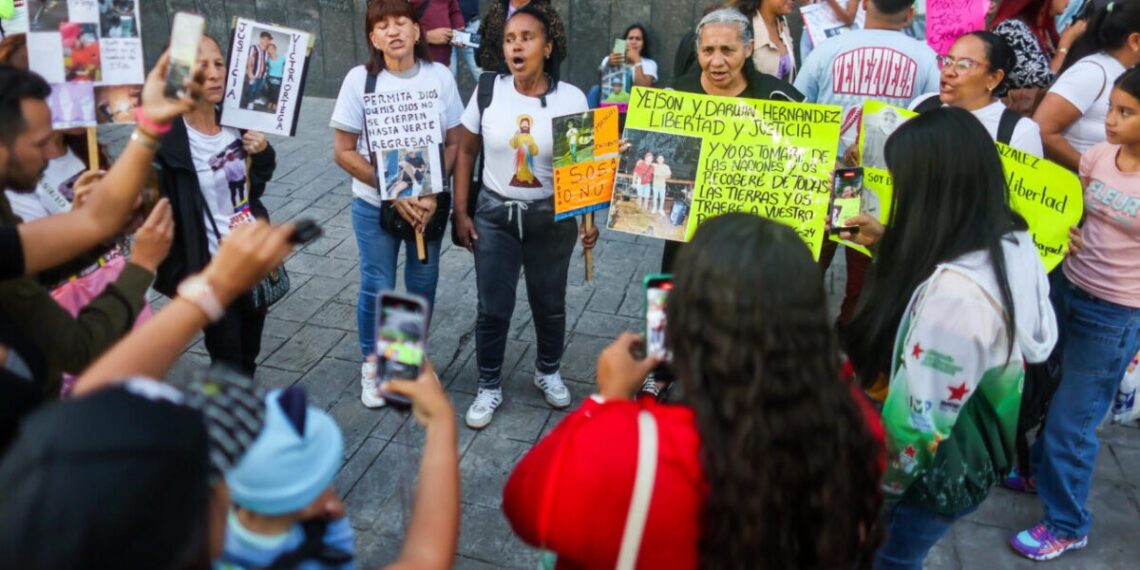 Defensoría del Pueblo insta a la acción global por la liberación de deportados en El Salvador