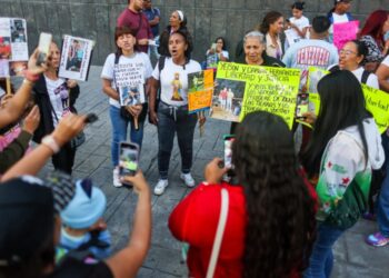 Defensoría del Pueblo insta a la acción global por la liberación de deportados en El Salvador