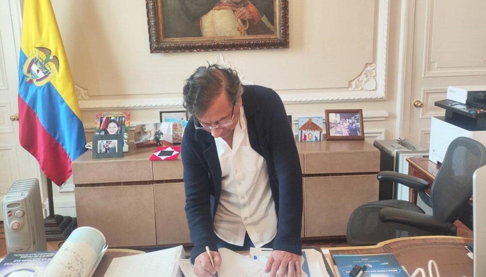 Petro firmó decreto para convocar a la consulta popular sobre su reforma laboral