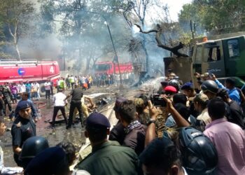 Reportan al menos un superviviente del siniestro aéreo en India