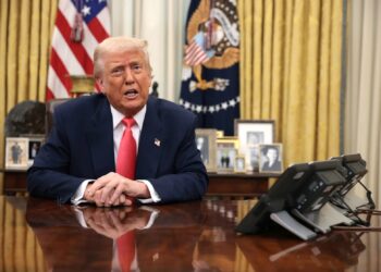 Trump admite que su política migratoria afecta a sectores clave y anuncia «cambios»