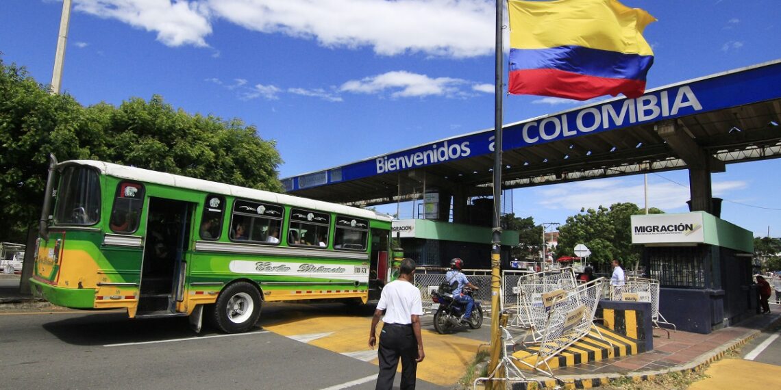 En puentes fronterizos con Colombia solicitarán carnet de vacunación contra la fiebre amarilla