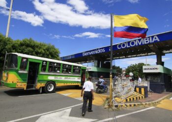 En puentes fronterizos con Colombia solicitarán carnet de vacunación contra la fiebre amarilla