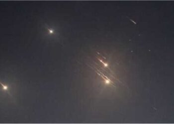 Irán ataca base estadounidense de Al Udeid en Qatar