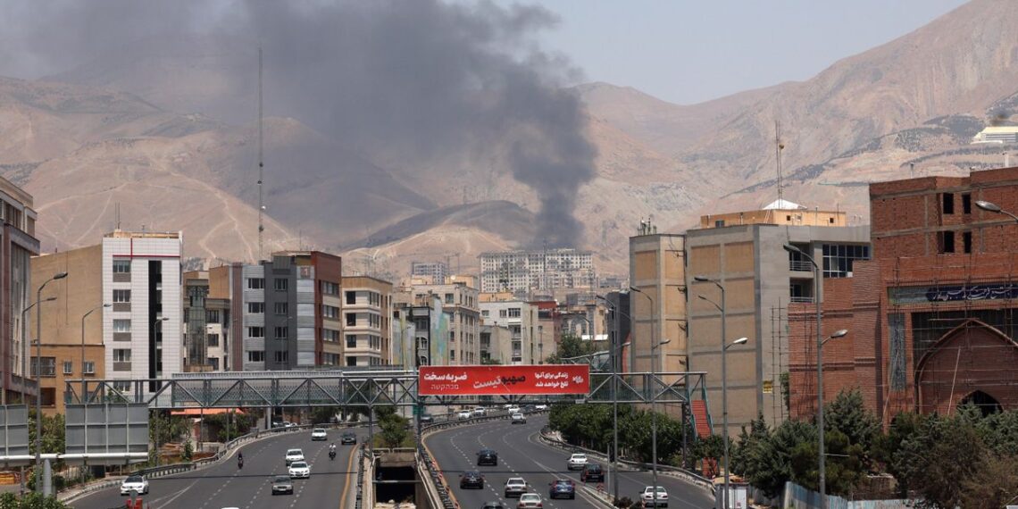 Israel atacó sede de la televisión estadal iraní (+video)