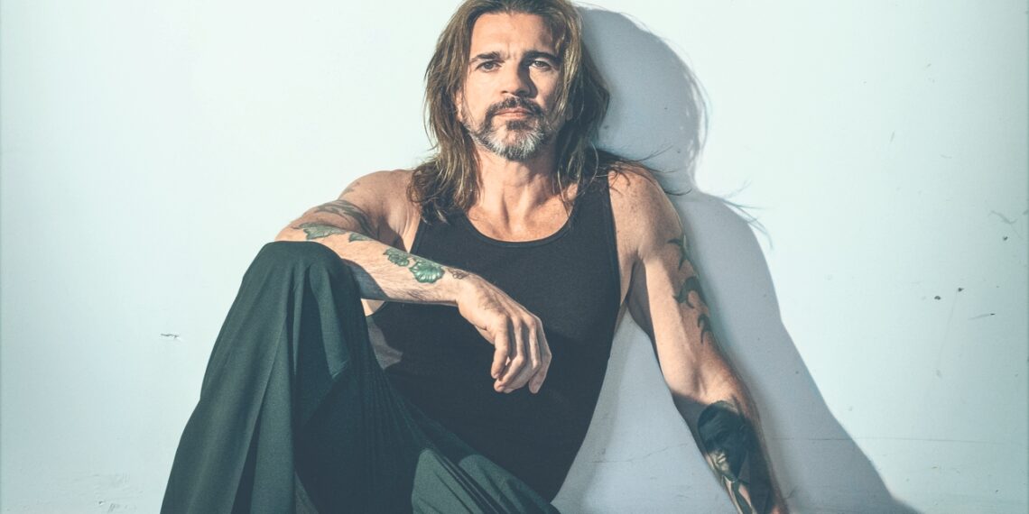 Gustavo Dudamel y Juanes juntos en un concierto en el Hollywood Bowl