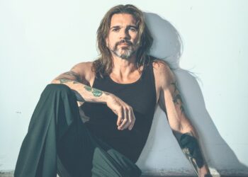 Gustavo Dudamel y Juanes juntos en un concierto en el Hollywood Bowl