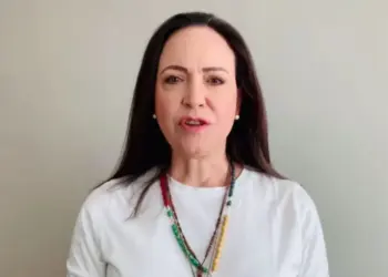 María Corina Machado asegura que maestros reciben un salario que «significa hambre»