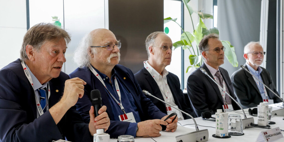 Políticas de Trump pueden ocasionar 20 años de retraso en la investigación: alertan Premios Nobel