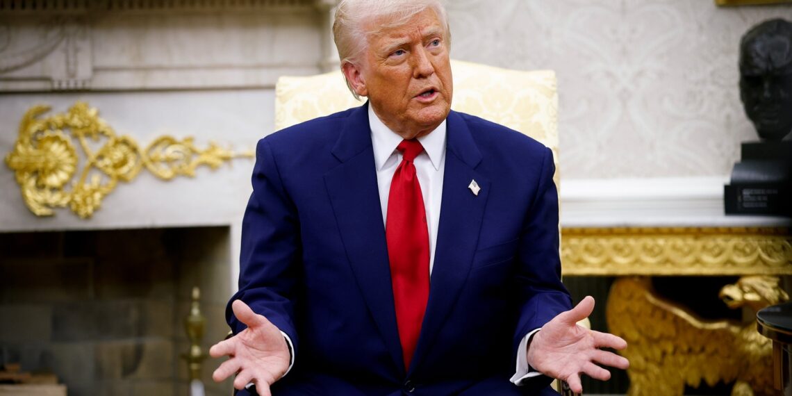 Trump insta a mantener «bajos los precios del petróleo» y no caer en «manos del enemigo»