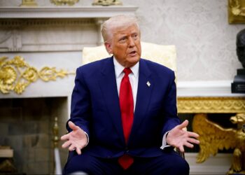 Trump insta a mantener «bajos los precios del petróleo» y no caer en «manos del enemigo»