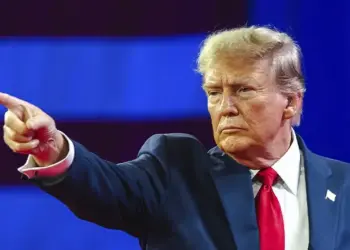 Medios dicen que Trump aprobó planes de ataque a Irán