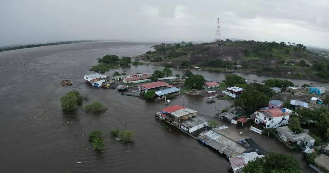 Tres municipios afectados por las lluvias en Amazonas. Cerca de mil personas en refugios