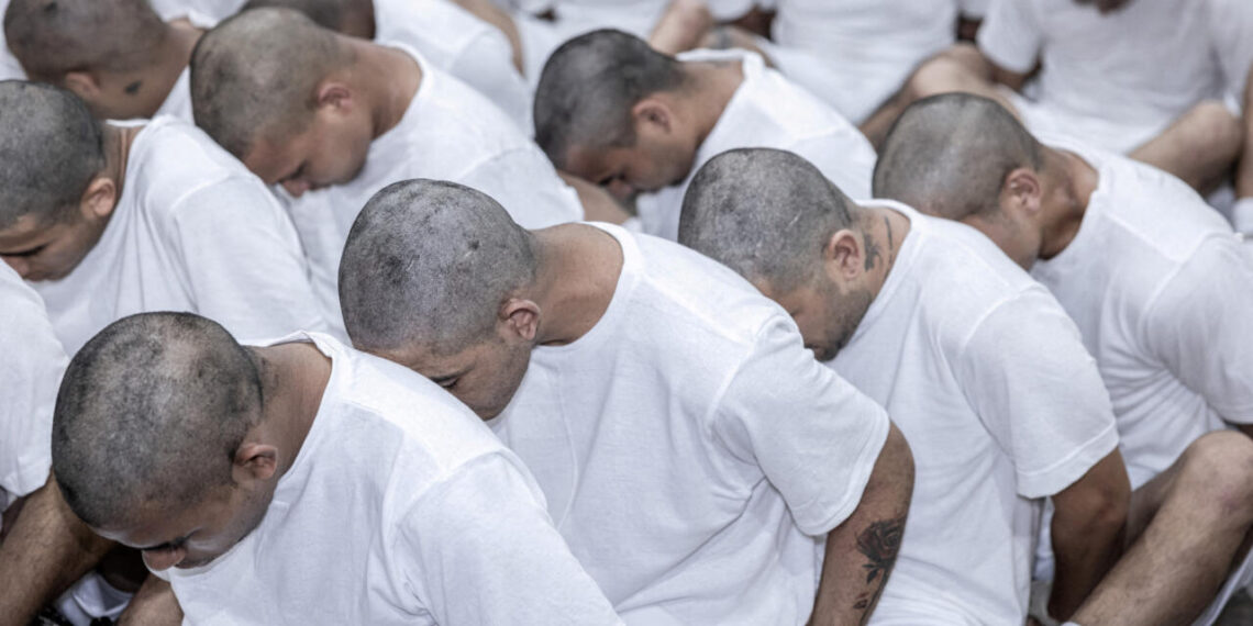 Venezuela confirma la liberación de los migrantes detenidos en cárcel de El Salvador