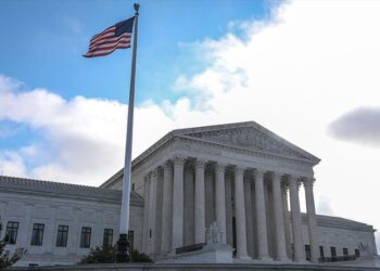 Decreto de Trump para poner fin a la ciudadanía por nacimiento volverá a la Corte Suprema