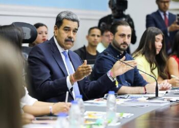 Maduro llama a la oposición democrática «a pasar la página»
