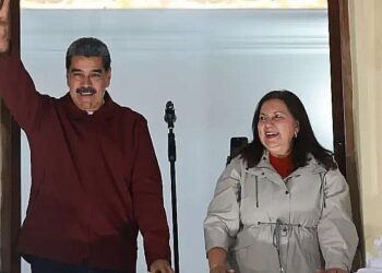 Maduro convoca reunión con gobernadores y alcaldes recién electos.