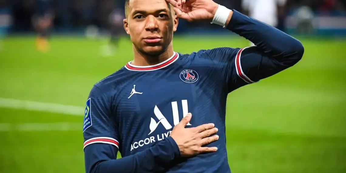 Investigan a Mbappé por donaciones económicas a cinco policías franceses