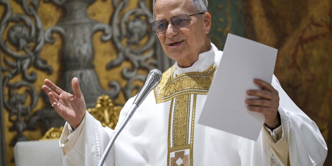 León XIV dice que los migrantes son mensajeros de esperanzas en un mundo de guerras