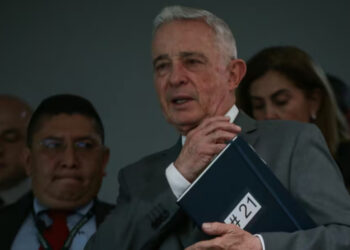 Álvaro Uribe confirmó que ya cumple con el arresto domiciliario (+video)