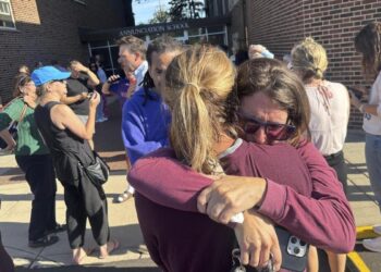 Tiroteo en una escuela católica de Minneapolis deja múltiples víctimas