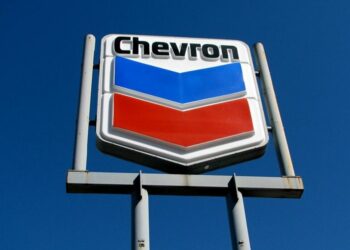 Chevron y Valero Energy negocian acuerdo para reanudar envío de crudo venezolano a EE UU