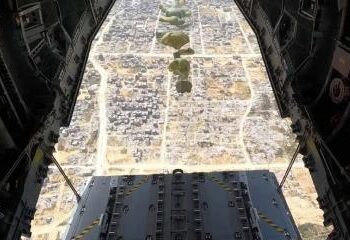 España lanza alimentos sobre Gaza desde un avión del Ejército del Aire (+video)