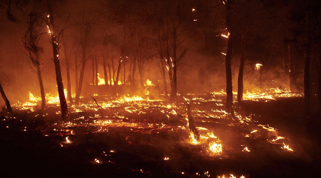 Dos muertos y más de 5 mil desalojados dejan los fuertes incendios en España