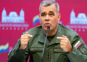 Padrino López advirtió a Estados Unidos: «No se atreva a poner una mano en Venezuela»