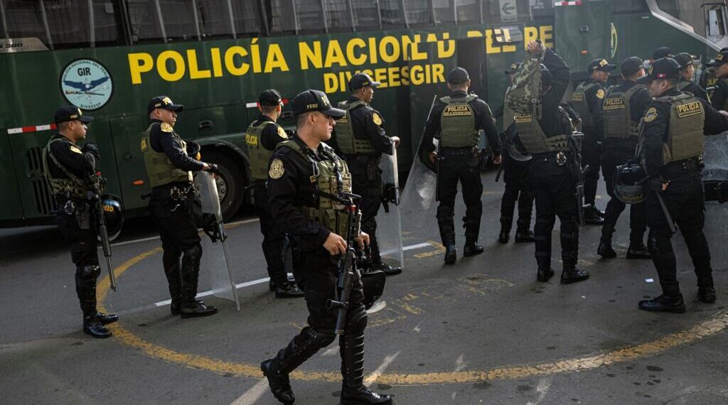 Desarticulan banda criminal conformada por nueve policías que exigían sobornos en Perú