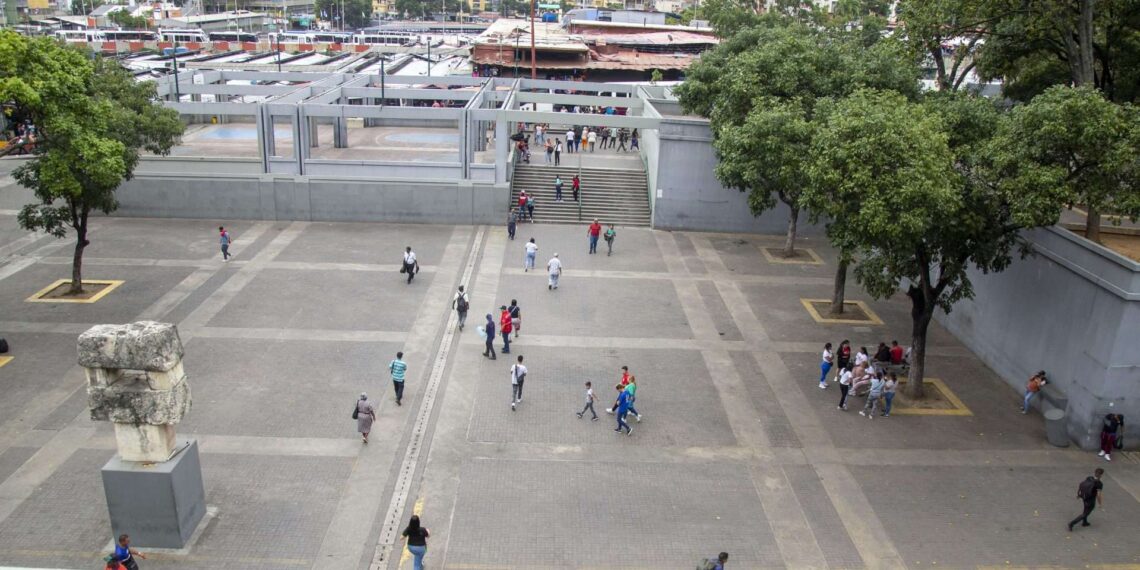 Alcaldía de Caracas anuncia el reordenamiento de buhoneros en La Hoyada