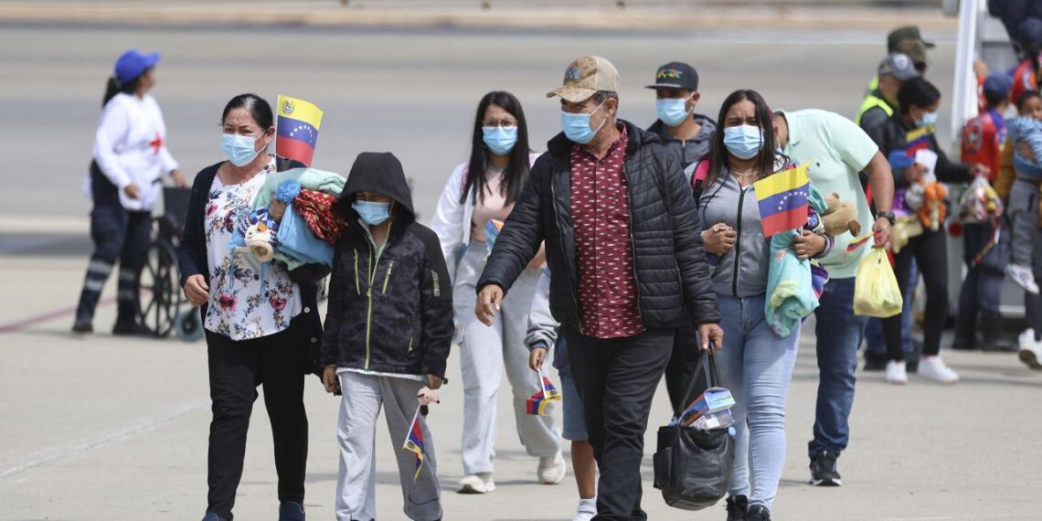 Llegó vuelo con migrantes venezolanos provenientes de Suramérica