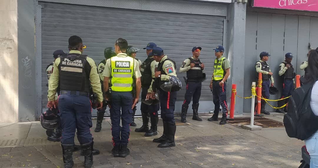 Desalojados vendedores informales del bulevar de Sabana Grande