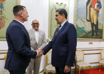 Grenell confirma que mantiene diálogo con el gobierno de Maduro
