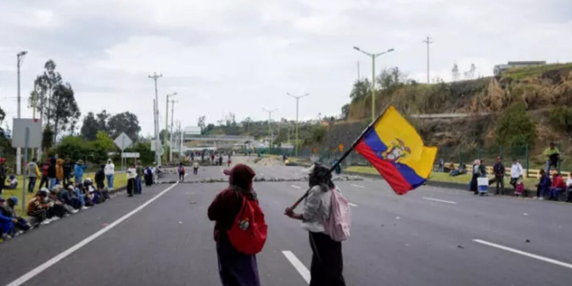 Un fallecido y 12 militares heridos en protestas de Ecuador