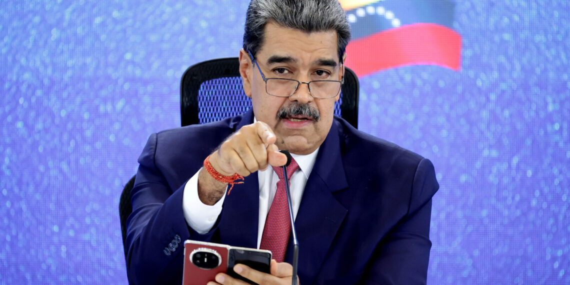 Maduro asegura que no tiene precio y no se le vende a nadie