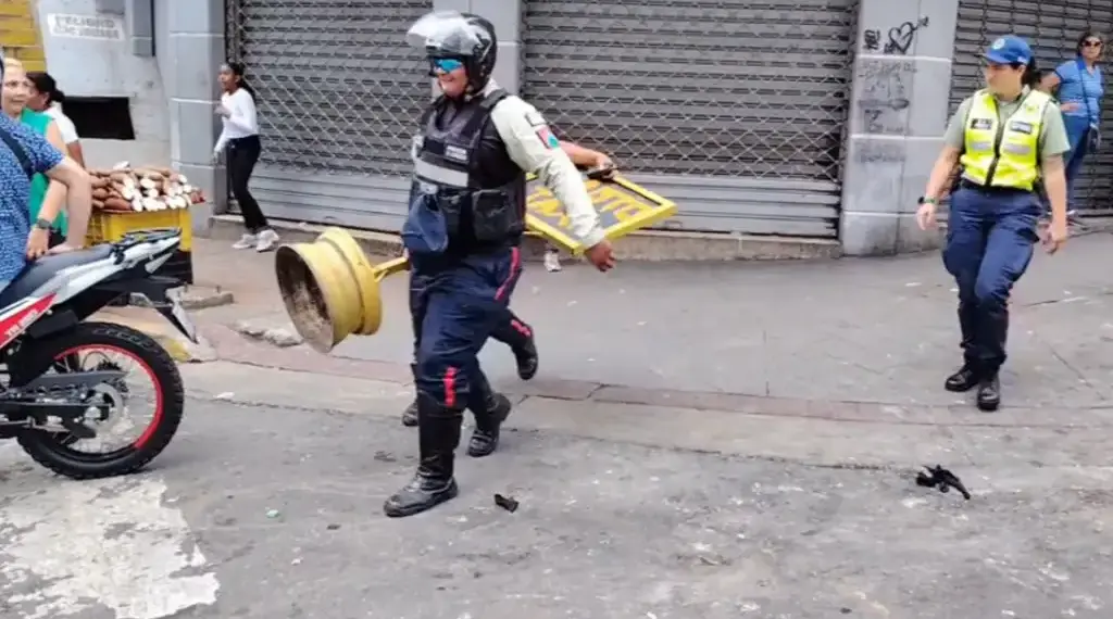 Retiran objetos que obstaculizan el libre tránsito en Caracas