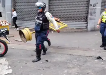 Retiran objetos que obstaculizan el libre tránsito en Caracas