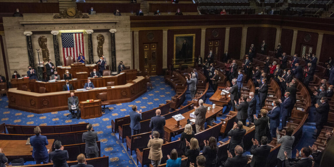 El Senado de EEUU rechazó un presupuesto temporal y Donald Trump no descartó un cierre del Gobierno