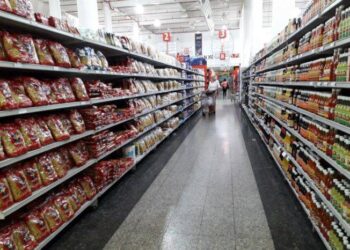96% de las transacciones en supermercados son hechas en bolívares