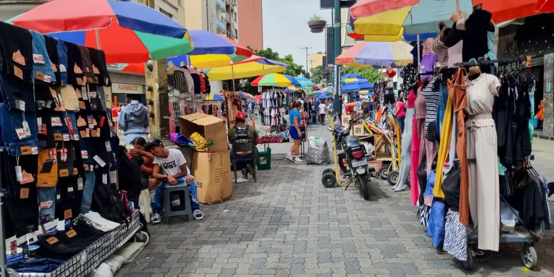 Buhoneros de Sabana Grande esperan un acuerdo que les permita trabajar en Navidad