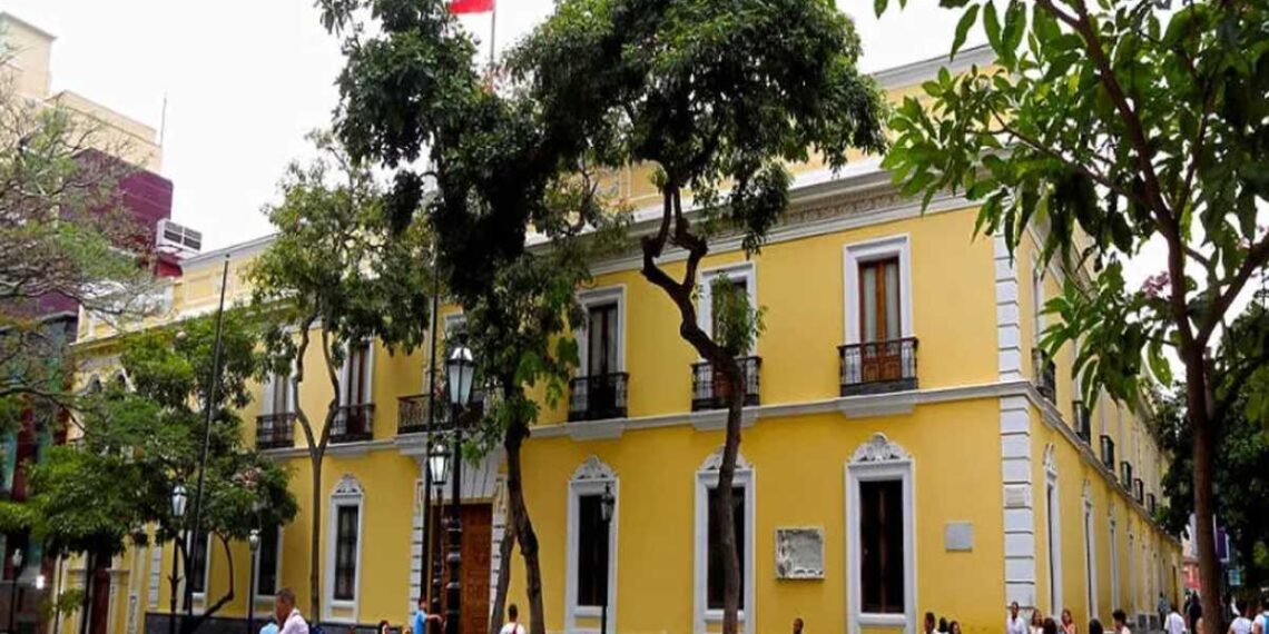 Venezuela cerrará sus embajadas en Noruega y Australia