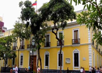 Venezuela cerrará sus embajadas en Noruega y Australia