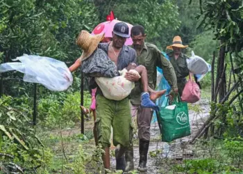 Melissa se degrada a categoría 4 y toca tierra en Cuba