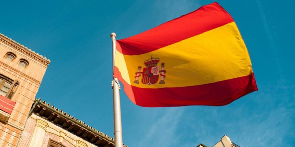 2 de cada 3 inmigrantes regularizados en España por arraigo son latinoameicanos