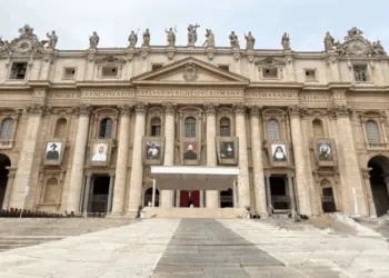 Exponen imágenes de José Gregorio Hernández y Carmen Rendiles en la Basílica de San Pedro