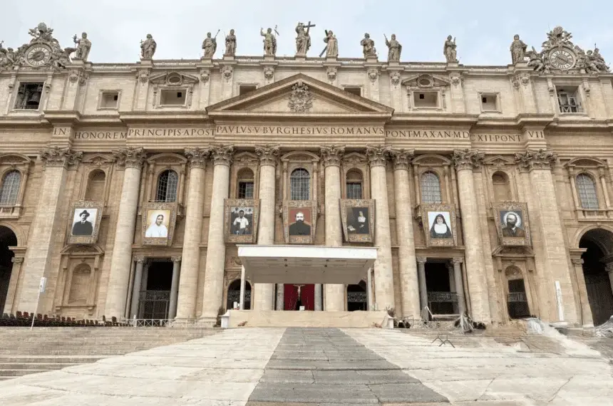 Exponen imágenes de José Gregorio Hernández y Carmen Rendiles en la Basílica de San Pedro