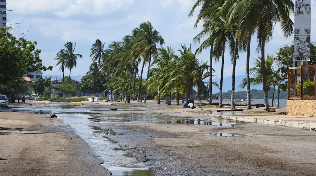 Lechería Mantiene Playas Cerradas por Fuerte Oleaje y Mar de Fondo